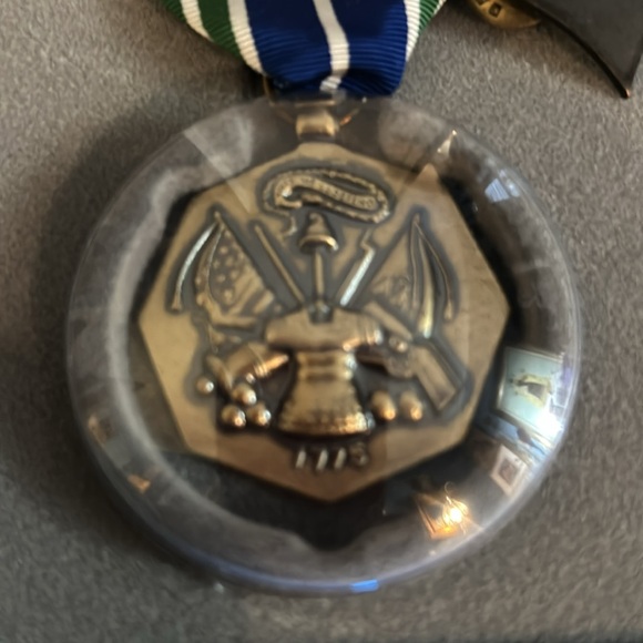 Vintage USA military achievement, metal with other military items - Picture 3 of 4